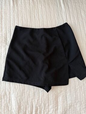 SHEIN Black Overlap Front Skort